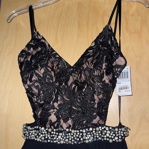 Citi Studio Prom Dress - Picture 2 of 7